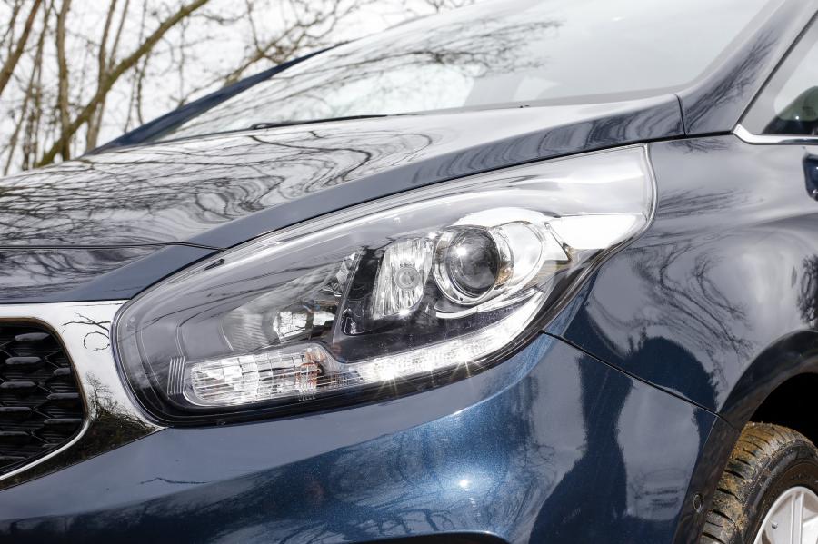 Детали экстерьера Kia Carens EcoDynamics 2016 года  (UK) (фото 13 из 17)